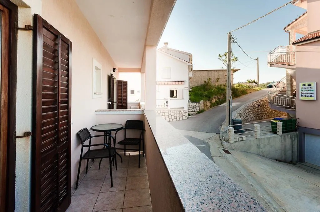 Apartments Dragan Lopar